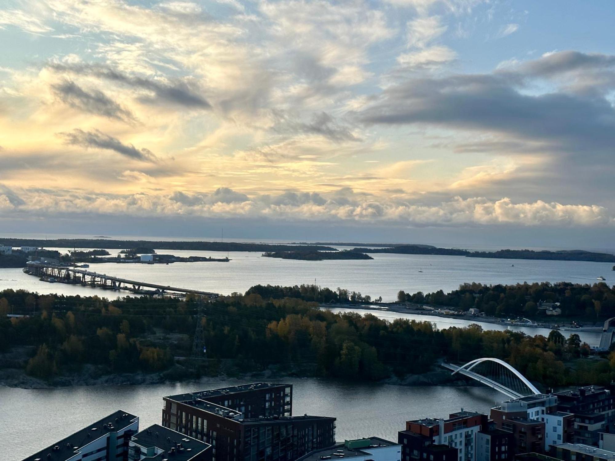Luxury Skyscraper Apartment With Amazing View Over ヘルシンキ エクステリア 写真